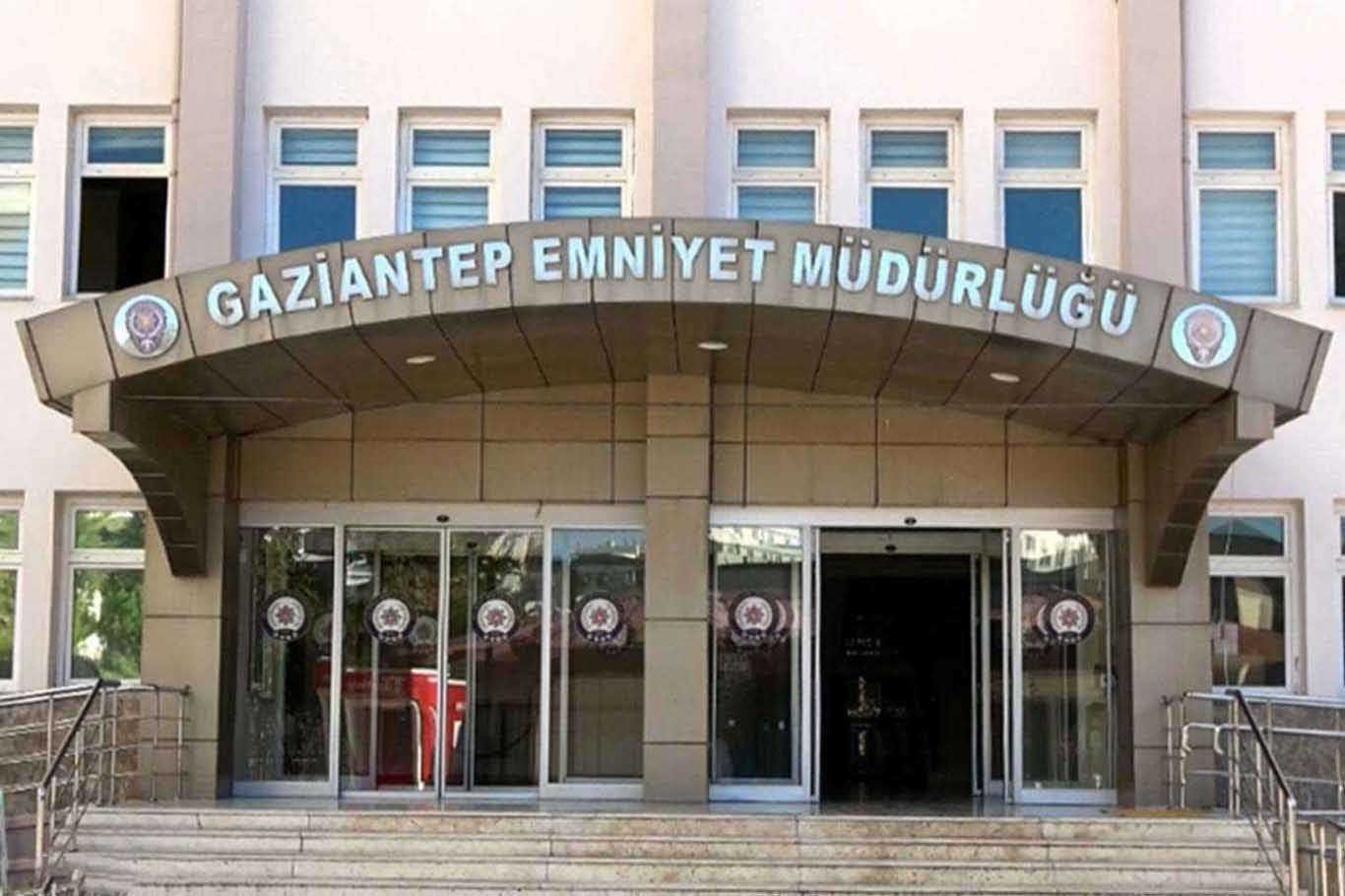 Nitelikli dolandırıcılık ve resmi belgede sahtecilik yapan 3 kişi tutuklandı Nitelikli dolandırıcılık ve resmi belgede sahtecilik yapan 3 kişi tutuklandı